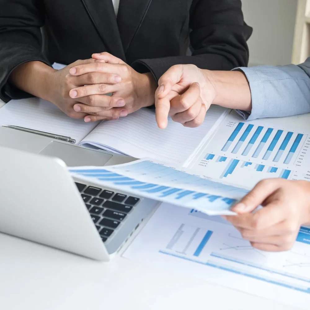 businesswoman-leader-team-conference-on-meeting-presentation-to-planning-investment-project-working businesswoman-leader-team-conference-on-meeting-presentation-to-planning-investment-project-working