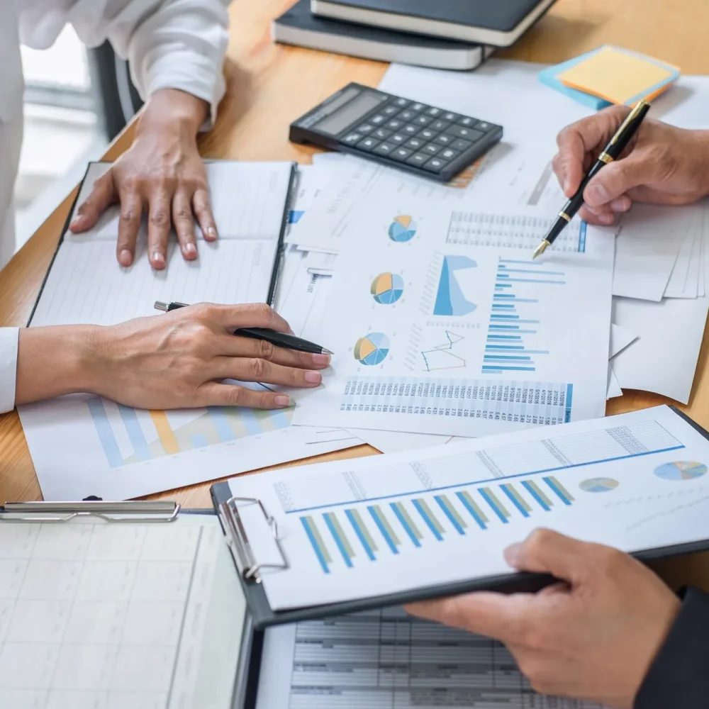 partner-meeting-of-business-team-colleagues-consultation-and-discussion-marketing-plan-meeting partner-meeting-of-business-team-colleagues-consultation-and-discussion-marketing-plan-meeting